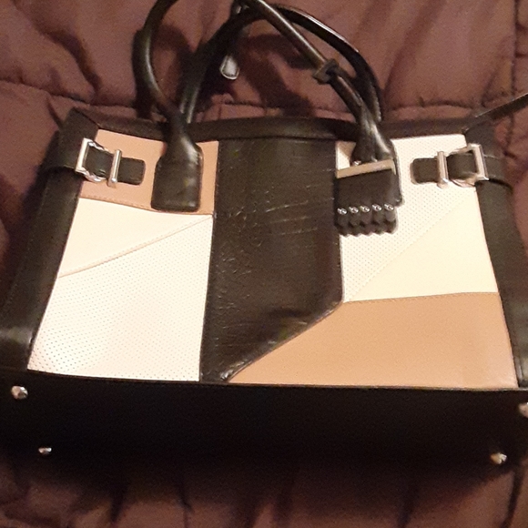 Nine West Handbags - Nine West Leather Purse💥Flash Sale 💥